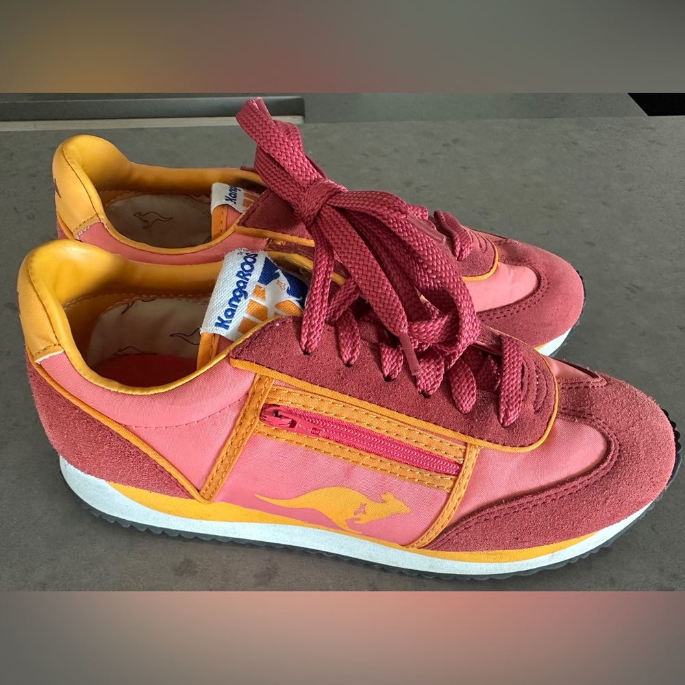 Retro KangaROOS w/classic side zip pouch